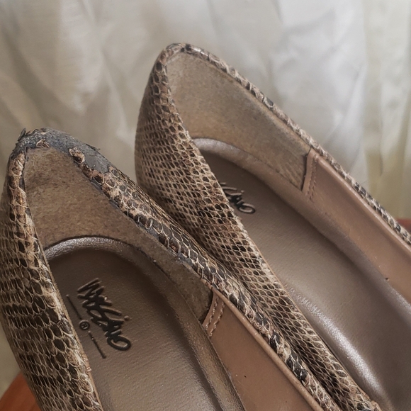 SALE 🖤👠 Snake Print Heels - Picture 7 of 7